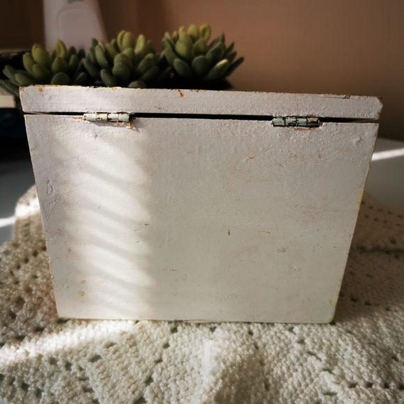 Painted Wooden Apple Recipe Box - Picture 7 of 11